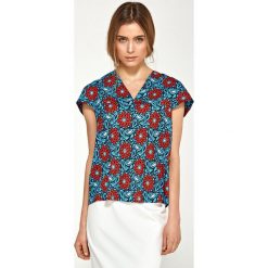 Bluzka z delikatnym dekoltem v - kwiaty. Bluzki damskie NIFE, xl, w kwiaty, z poliesteru, eleganckie, bez kołnierzyka, z krótkim rękawem. Za 139,00 zł.
