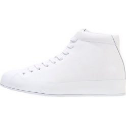 Rag & bone Sneakersy wysokie white. Białe sneakersy męskie marki rag & bone, bez zapięcia. W wyprzedaży za 649,50 zł.