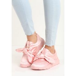 Różowe Buty Sportowe Pinky Winky. Czerwone buty sportowe damskie marki KALENJI, z gumy. Za 49,99 zł.