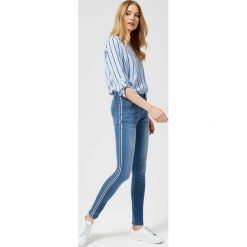 Jeansy skinny z lampasami. Niebieskie jeansy damskie Moodo, s. Za 89,99 zł.