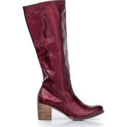 Wsuwane kozaki na słupku - skóra naturalna - model 154 - kolor bordowy lakierowany. Czerwone kozaki damskie Zapato, do pracy, na lato, ze skóry, biznesowe, na wysokim obcasie, na obcasie, bez zapięcia. Za 499,00 zł.