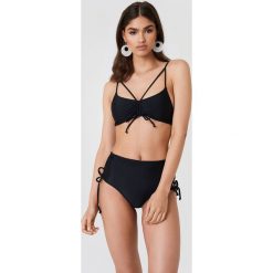 Stroje dwuczęściowe damskie: NA-KD Swimwear Dół bikini ze sznurowaniem – Black