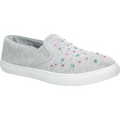 Szare trampki slip on z krysztakami Mckey DTN189/17GR. Szare trampki i tenisówki damskie marki Mckey, bez wzorów, bez zapięcia. Za 28,99 zł.
