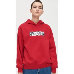 Bluza Cartoon Network z kapturem - Czerwony. Czerwone bluzy damskie Cropp, s, bez wzorów, bez rękawów, z kapturem. Za 99,99 zł.
