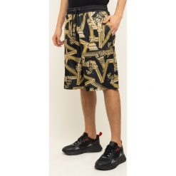 Szorty sportowe Versace Jeans A4GTB1F0. Żółte spodenki sportowe męskie Versace Jeans, s, bez wzorów, z bawełny, sportowe. W wyprzedaży za 439,00 zł.