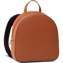 Plecak COCCINELLE - FV3 Mini Bag E5 FV3 55 M4 07 Tan W09. Pomarańczowe plecaki damskie Coccinelle, bez wzorów, ze skóry, eleganckie, bez dodatków. W wyprzedaży za 729,00 zł.