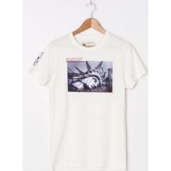 T-shirt z nadrukami - Kremowy. Białe t-shirty męskie House, s, z nadrukiem, bez kołnierzyka. Za 49,99 zł.