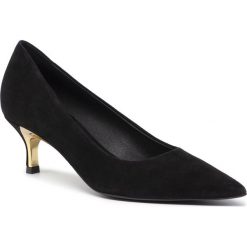 Szpilki FURLA - Eva 1037364 S YC16 C10 Onyx. Czarne półbuty damskie Furla, bez wzorów, z zamszu, bez obcasa, na obcasie, bez zapięcia. W wyprzedaży za 699,00 zł.
