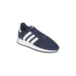 Buty adidas INIKI RUNNER CLS. Niebieskie trampki i tenisówki damskie marki Adidas, bez wzorów, bez zapięcia. Za 319,20 zł.