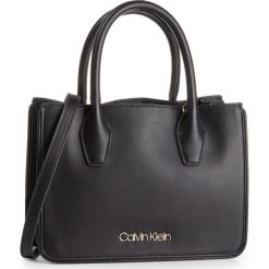 Torebka CALVIN KLEIN - Assorted Sml Tote K60K605587 BDS. Czarne torebki klasyczne damskie Calvin Klein, bez wzorów, ze skóry ekologicznej, klasyczne, na ramię, bez dodatków. W wyprzedaży za 399,00 zł.