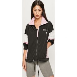 Fila - Bluza. Czerwone bluzy damskie Fila, s, z nadrukiem, z poliesteru, bez rękawów, bez kaptura. Za 299,90 zł.