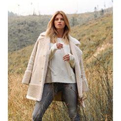 Jeansowe spodnie damskie slim. Szare spodnie damskie Top Secret, l, z jeansu. W wyprzedaży za 49,99 zł.