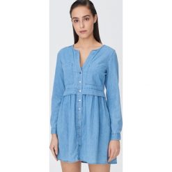 Sukienka oversize z denimu - Niebieski. Niebieskie sukienki damskie Sinsay, s, bez wzorów, z denimu, bez kołnierzyka, bez rękawów, oversize. Za 59,99 zł.
