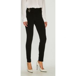 Guess Jeans - Spodnie. Czarne jeansy damskie marki Guess Jeans, z elastanu. Za 399,90 zł.