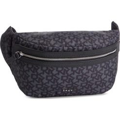 Saszetka nerka DKNY - Casey-Belt Bag T&C Logo R91IFA41 Bk Logo/Bk XLB. Czarne nerki damskie DKNY, bez wzorów, ze skóry ekologicznej, młodzieżowe, bez dodatków. W wyprzedaży za 329,00 zł.