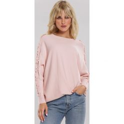 Jasnoróżowy Sweter Rosabel. Różowe swetry damskie other, s, bez wzorów, casualowe, bez rękawów, bez kaptura. Za 99,99 zł.