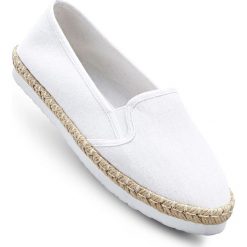 Espadryle bonprix biały. Białe baleriny damskie marki bonprix, bez wzorów, sportowe, bez obcasa. Za 34,99 zł.