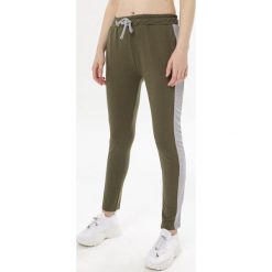 Khaki Spodnie Cordelea. Brązowe spodnie damskie Born2be, xl, z dresówki. W wyprzedaży za 64,99 zł.