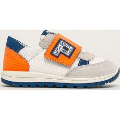 Primigi - Buty dziecięce. Pomarańczowe trampki chłopięce Primigi, bez wzorów, ze skóry, sportowe, z okrągłym noskiem, bez zapięcia. Za 239,90 zł.