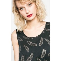 Only - Sukienka. Czarne sukienki damskie ONLY, na co dzień, bez wzorów, z poliesteru, casualowe, z okrągłym kołnierzem, z długim rękawem, długie, mini, rozkloszowane. W wyprzedaży za 69,90 zł.