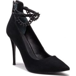 Szpilki GUESS - FLOEA4 SUE08 BLACK. Czarne półbuty damskie Guess, z aplikacjami, z zamszu, eleganckie, bez obcasa, na obcasie, bez zapięcia. W wyprzedaży za 399,00 zł.