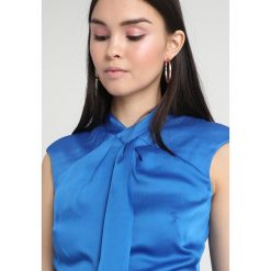 Bluzki asymetryczne: Karen Millen STRONG SHOULDER DRAPE Bluzka blue