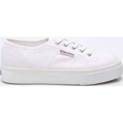 Superga - Tenisówki. Białe trampki i tenisówki damskie Superga, bez wzorów, z gumy, na sznurówki. W wyprzedaży za 219,90 zł.