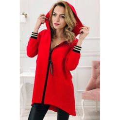 Długa bawełniana bluza z kapturem czerwony. Czerwone bluzy damskie N/A, xl, bez wzorów, z elastanu, z długim rękawem, długie, z kapturem. Za 194,75 zł.