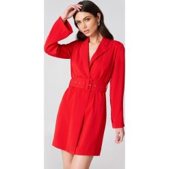 Hannalicious x NA-KD Sukienka-marynarka - Red. Czerwone sukienki mini marki Hannalicious x NA-KD, z długim rękawem. Za 257,95 zł.