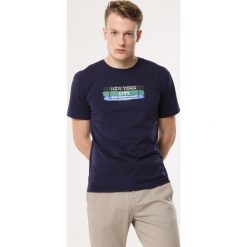 Granatowa Koszulka Go Round. Niebieskie koszulki męskie Born2be, xl, bez wzorów, bez kołnierzyka, bez rękawów. Za 39,99 zł.