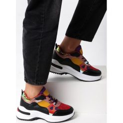 Czerwone Sneakersy Platinum. Czerwone buty sportowe damskie Born2be, bez wzorów, sportowe. Za 89,99 zł.
