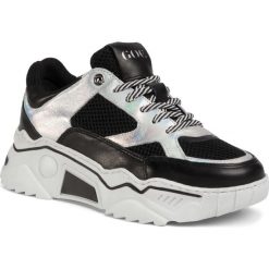 Sneakersy GOE - FF2N3004 Black/Silver. Czarne półbuty damskie GOE, na co dzień, bez wzorów, ze skóry ekologicznej, bez obcasa, na płaskiej podeszwie, bez zapięcia. Za 439,00 zł.
