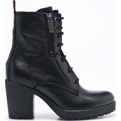 Hilfiger Denim - Botki Boo. Czarne botki damskie lity marki Hilfiger Denim, z denimu, z okrągłym noskiem, na sznurówki. W wyprzedaży za 539,90 zł.