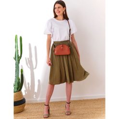 Spódnica midi z lekko błyszczącej tkaniny. Brązowe spódniczki damskie Top Secret, na co dzień, bez wzorów, z tkaniny, midi. W wyprzedaży za 69,99 zł.