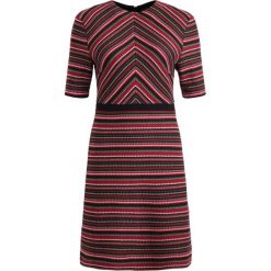 Sukienki hiszpanki: one more story Sukienka letnia beet red multi color
