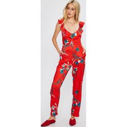 Pepe Jeans - Kombinezon Shanon. Czerwone kombinezony damskie marki Pepe Jeans, s, z poliesteru, na ramiączkach. W wyprzedaży za 349,90 zł.