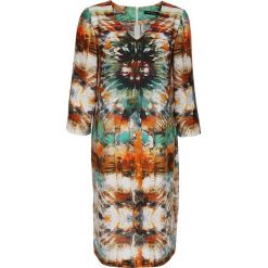 Sukienka batik. Sukienki damskie Vito Vergelis, z nadrukiem, z tkaniny, klasyczne, z klasycznym kołnierzykiem, bez rękawów. W wyprzedaży za 236,00 zł.