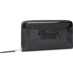 Duży Portfel Damski VERSACE JEANS COUTURE - E3VUBPW1 71285 899. Czarne portfele damskie Versace Jeans Couture, bez wzorów, z jeansu. Za 339,00 zł.