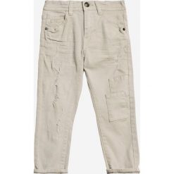 Blukids - Spodnie dziecięce 98-128 cm. Brązowe spodnie chłopięce Blukids, bez wzorów, z elastanu, casualowe. W wyprzedaży za 39,90 zł.