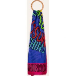 Moschino - Jedwabna chusta. Czerwone szaliki damskie MOSCHINO, bez wzorów, z jedwabiu. Za 799,90 zł.