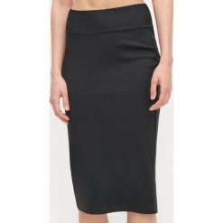 Dzianinowa spódnica - Czarny. Czarne spódniczki damskie Reserved, s, bez wzorów, z dzianiny. Za 59,99 zł.