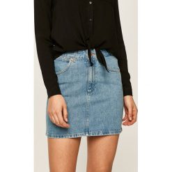 Wrangler - Spódnica jeansowa. Niebieskie spódniczki damskie Wrangler, na co dzień, s, bez wzorów, z bawełny, casualowe, mini, proste. W wyprzedaży za 169,90 zł.