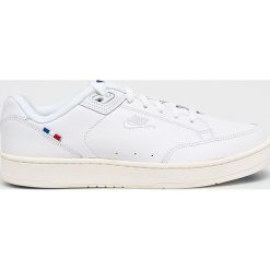 Nike Sportswear - Buty Grandstand II Pinnacle. Białe buty sportowe męskie marki Nike Sportswear, ze skóry, na sznurówki. W wyprzedaży za 359,90 zł.