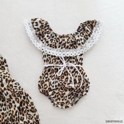 Body typu hiszpanka - Panterka - ultra lekkie. Białe body niemowlęce Pakamera, w koronkowe wzory, z wiskozy, bez rękawów. Za 69,00 zł.