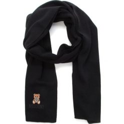 Szal MOSCHINO - 30319 M1866 016. Czarne szaliki damskie MOSCHINO, z materiału. Za 629,00 zł.