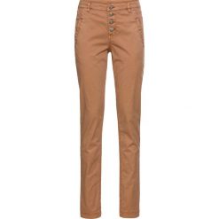 Spodnie chino ze stretchem bonprix jasny koniakowy. Brązowe chinosy damskie bonprix. Za 79,99 zł.