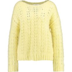 Swetry klasyczne damskie: Gestuz BEHAR Sweter yellow pear