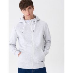 Bluza z kapturem basic - Jasny szary. Szare bluzy męskie House, s, bez wzorów, z kapturem, bez rękawów, z kapturem. Za 89,99 zł.