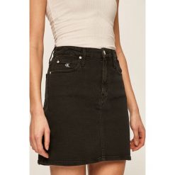 Calvin Klein Jeans - Spódnica. Czarne spódniczki damskie z elastanu, casualowe, mini, proste. Za 299,90 zł.