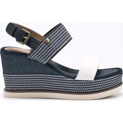 Wrangler - Koturny. Niebieskie klapki damskie Wrangler, bez obcasa, na obcasie, na klamry. W wyprzedaży za 199,90 zł.